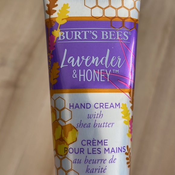 6 Piece Burt’s Bees Bundle - Picture 3 of 7